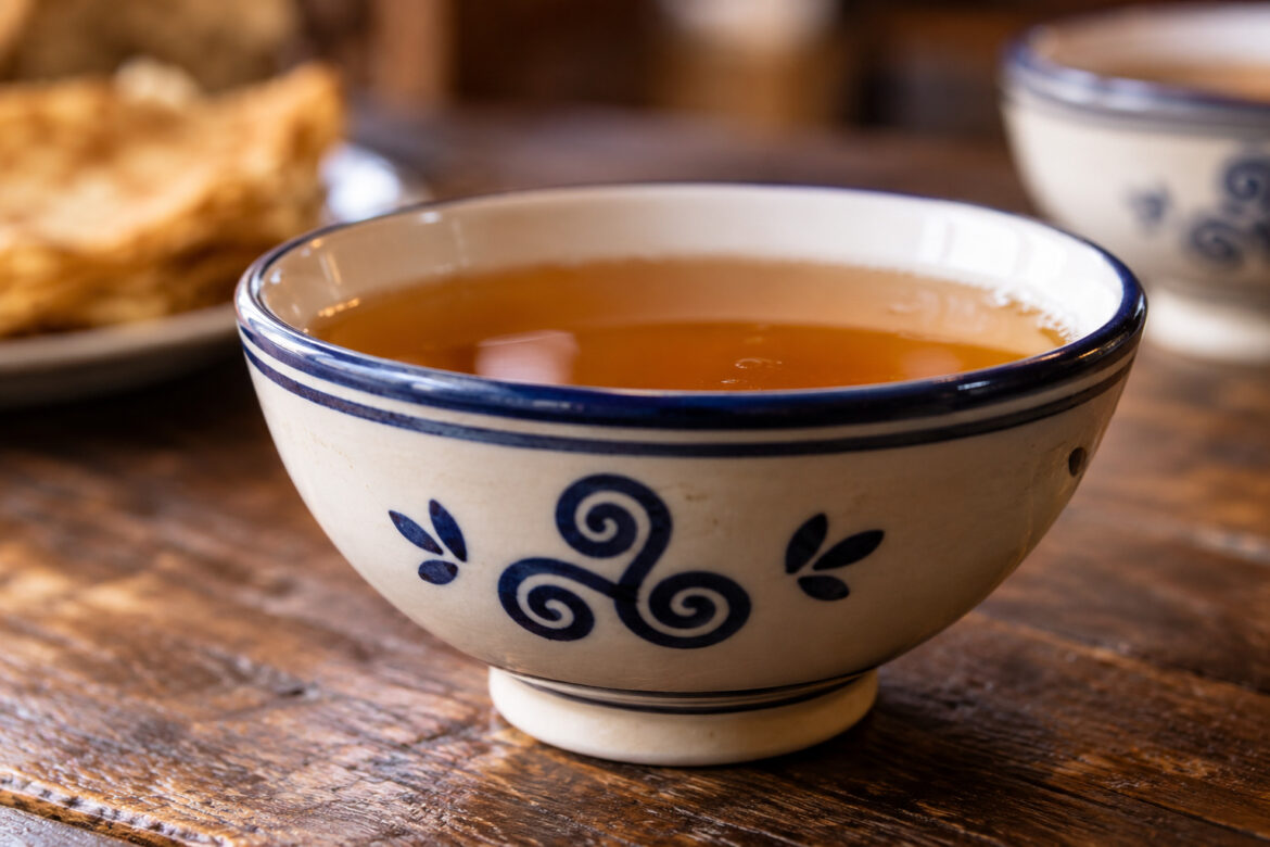 La bolée bretonne : ce bol traditionnel pour boire le cidre
